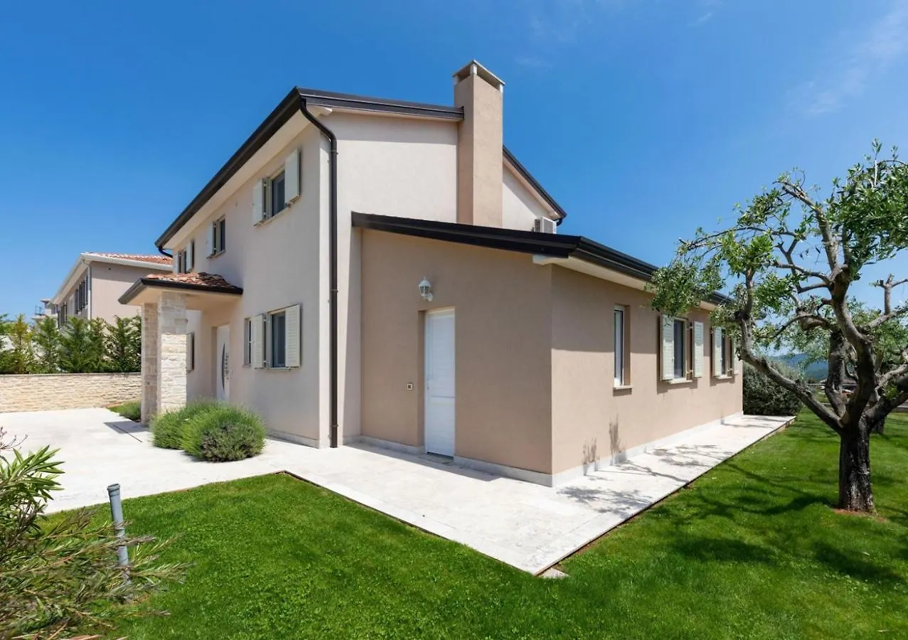 Villa Vor Ort Vizinada 0*,  Croatia